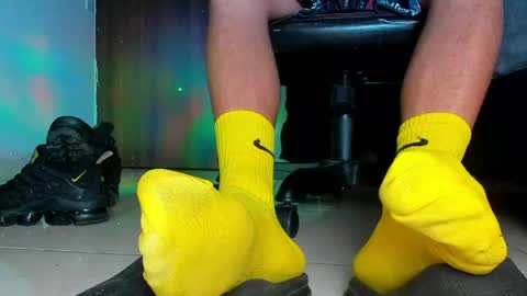 Snapshot of sir_kev66 chatting on May 1, 6:40 am only foot worshipers here online show from May 1, 6:40 am