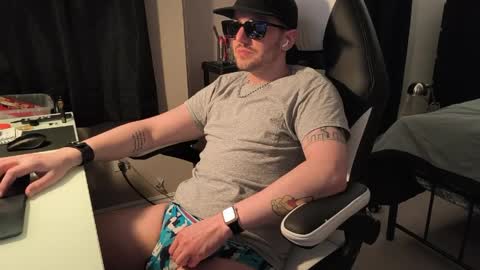 Sir Daddy McQween online show from April 2, 7:50 am