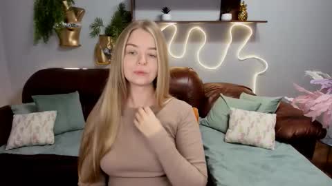 Snapshot of sirenabloom chatting on September 15, 4:23 am SirenaBloom online show from September 15, 4:23 am