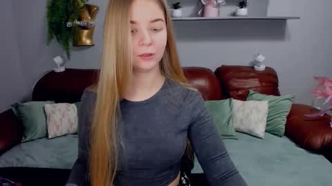 Snapshot of sirenabloom chatting on March 4, 4:40 am SirenaBloom online show from March 4, 4:40 am