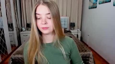 Snapshot of sirenabloom chatting on March 19, 4:38 am SirenaBloom online show from March 19, 4:38 am