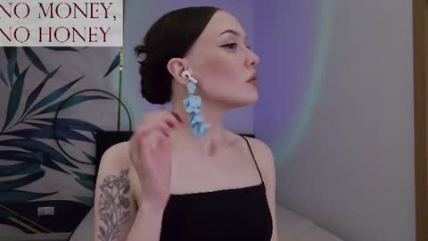 Goddess Sirena online show from June 10, 9:25 pm