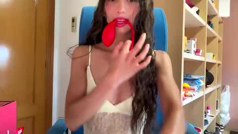 Snapshot of sirens_foxx chatting on June 6, 6:34 pm Sirens foxx online show from June 6, 6:34 pm