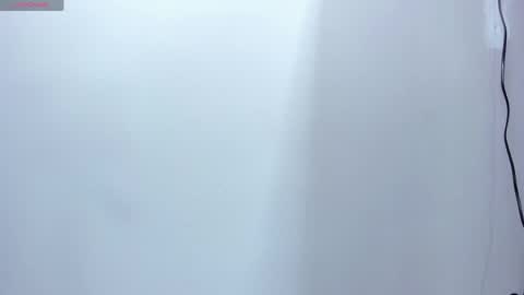 Snapshot of sirenyrouss chatting on May 8, 3:56 am sirenyrouss online show from May 8, 3:56 am