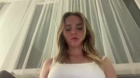 Snapshot of sisi_bunny chatting on May 11, 7:44 pm Sisi Bunny online show from May 11, 7:44 pm
