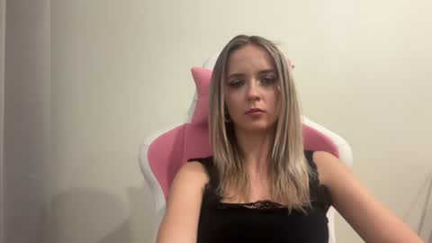 Snapshot of sisi_bunny chatting on June 10, 5:45 pm Sisi Bunny online show from June 10, 5:45 pm