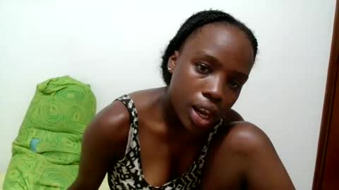 Snapshot of sismile chatting on March 24, 7:46 am shannie online show from March 24, 7:46 am