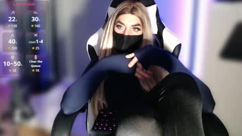 Sissy next door online show from October 4, 10:30 pm