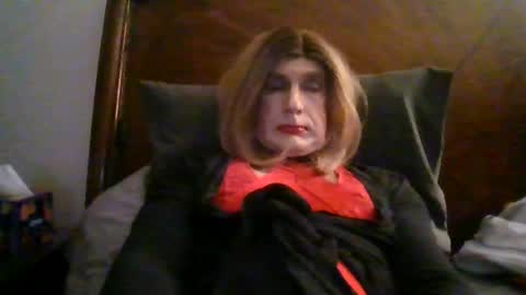 Snapshot of sissyandi38 chatting on March 23, 2:04 am wants to suck cock online show from March 23, 2:04 am