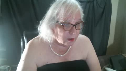 Sissy Diane online show from December 16, 12:37 am