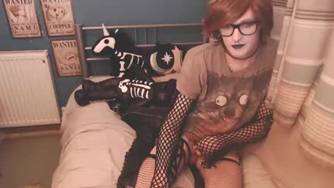 Snapshot of sissygothx chatting on February 4, 2:39 am SissyGothx online show from February 4, 2:39 am