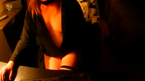 red online show from November 17, 7:25 am