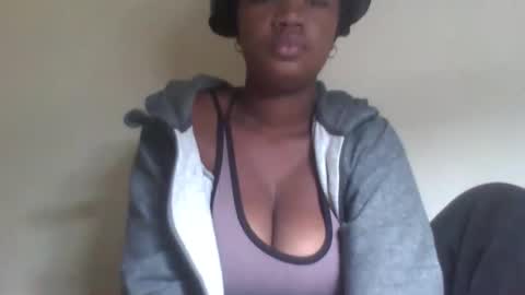 Snapshot of sisyh697532 chatting on May 27, 4:09 am sisyh697532 online show from May 27, 4:09 am