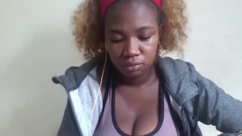 Snapshot of sisyh697532 chatting on June 7, 7:12 am sisyh697532 online show from June 7, 7:12 am