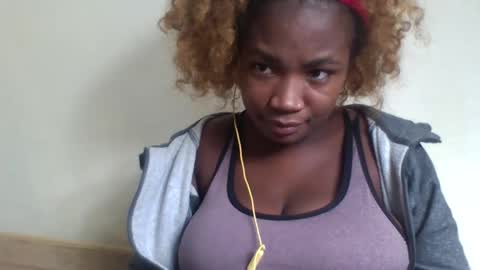 Snapshot of sisyh697532 chatting on June 7, 7:17 pm sisyh697532 online show from June 7, 7:17 pm
