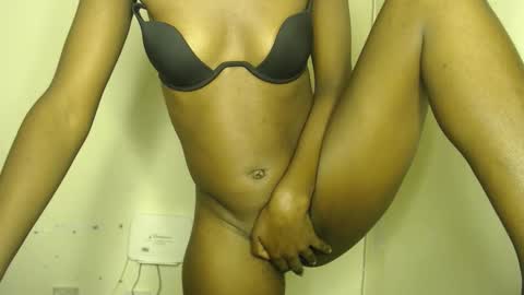 Snapshot of sizzly_ass chatting on March 21, 10:57 pm sizzly_ass online show from March 21, 10:57 pm