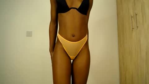 sizzly_ass online show from May 19, 2:01 pm