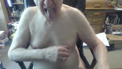 Snapshot of sjbottomboi chatting on September 22, 5:04 pm sjbottomboi online show from September 22, 5:04 pm