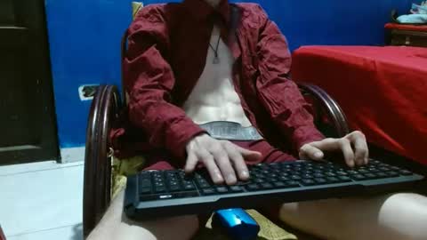 Snapshot of sk8sir chatting on May 31, 3:41 pm sk8sir online show from May 31, 3:41 pm