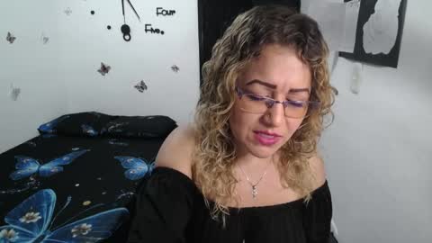 Snapshot of skarleth_diaz chatting on May 7, 4:40 am SKARLETH online show from May 7, 4:40 am