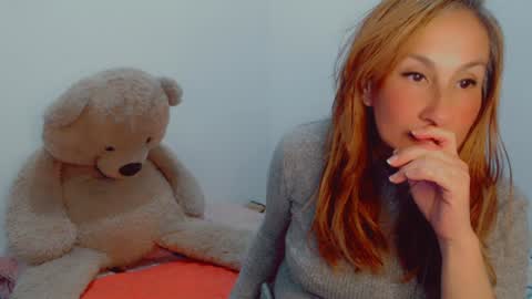 Snapshot of skarlett2072 chatting on December 23, 2:45 am Arlett online show from December 23, 2:45 am