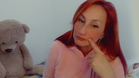 Snapshot of skarlett2072 chatting on January 2, 8:46 pm Arlett online show from January 2, 8:46 pm