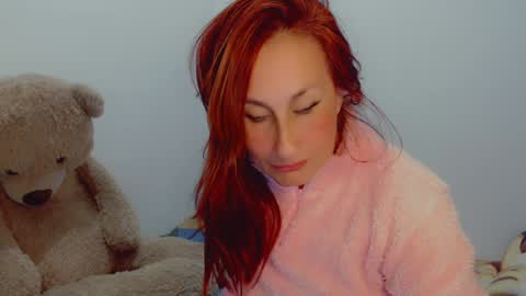 Snapshot of skarlett2072 chatting on January 4, 3:40 am Arlett online show from January 4, 3:40 am