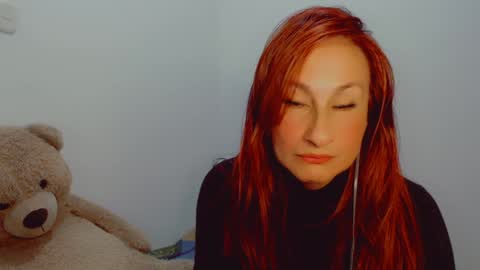 Snapshot of skarlett2072 chatting on January 8, 4:02 am Arlett online show from January 8, 4:02 am