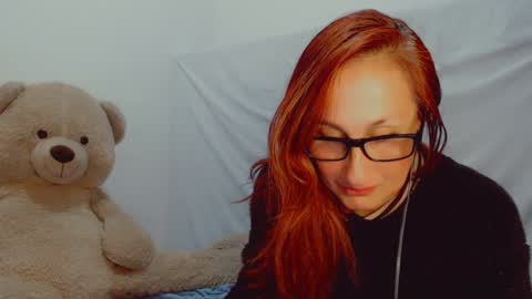 Snapshot of skarlett2072 chatting on January 31, 1:54 am Arlett online show from January 31, 1:54 am