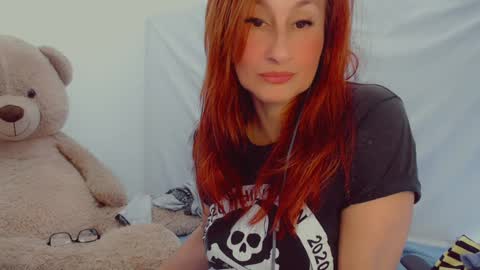 Snapshot of skarlett2072 chatting on February 1, 6:40 pm Arlett online show from February 1, 6:40 pm