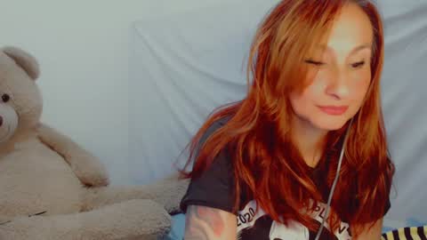 Snapshot of skarlett2072 chatting on February 2, 2:38 am Arlett online show from February 2, 2:38 am