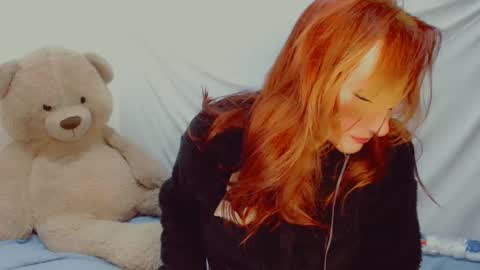 Snapshot of skarlett2072 chatting on February 11, 4:44 am Arlett online show from February 11, 4:44 am