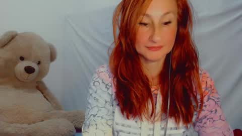 Snapshot of skarlett2072 chatting on February 12, 2:03 am Arlett online show from February 12, 2:03 am