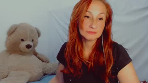 Snapshot of skarlett2072 chatting on February 13, 4:22 am Arlett online show from February 13, 4:22 am