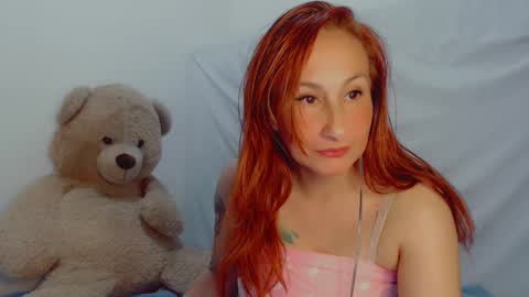 Snapshot of skarlett2072 chatting on February 18, 1:10 am Arlett online show from February 18, 1:10 am