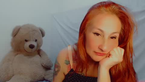 Snapshot of skarlett2072 chatting on February 19, 3:06 am Arlett online show from February 19, 3:06 am