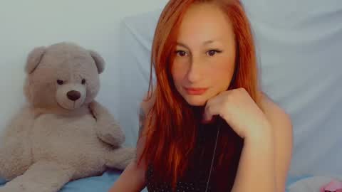 Snapshot of skarlett2072 chatting on February 19, 12:22 pm Arlett online show from February 19, 12:22 pm