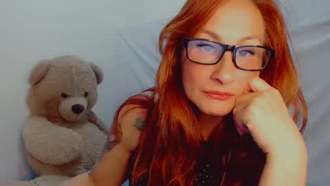 Snapshot of skarlett2072 chatting on February 20, 2:29 am Arlett online show from February 20, 2:29 am