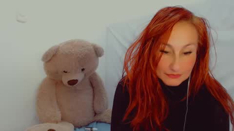 Snapshot of skarlett2072 chatting on February 23, 9:37 pm Arlett online show from February 23, 9:37 pm