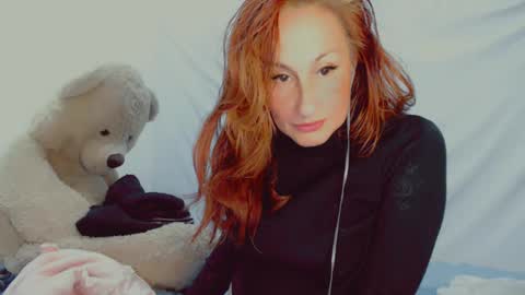 Snapshot of skarlett2072 chatting on February 28, 4:32 am Arlett online show from February 28, 4:32 am