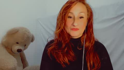 Snapshot of skarlett2072 chatting on March 2, 3:02 am Arlett online show from March 2, 3:02 am