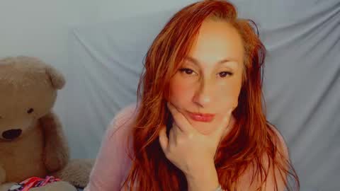 Snapshot of skarlett2072 chatting on March 7, 12:26 am Arlett online show from March 7, 12:26 am