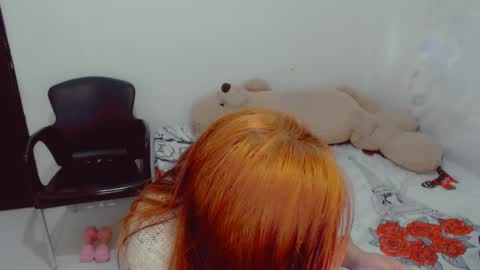 Snapshot of skarlett2072 chatting on September 15, 4:40 pm Arlett online show from September 15, 4:40 pm