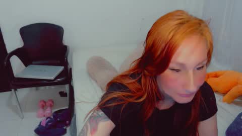 Snapshot of skarlett2072 chatting on September 22, 7:32 am Arlett online show from September 22, 7:32 am