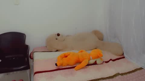 Snapshot of skarlett2072 chatting on October 9, 2:53 am Arlett online show from October 9, 2:53 am