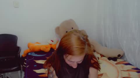 Snapshot of skarlett2072 chatting on October 15, 1:06 am Arlett online show from October 15, 1:06 am