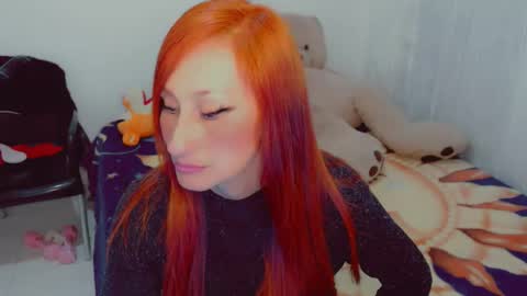 Snapshot of skarlett2072 chatting on October 19, 2:12 am Arlett online show from October 19, 2:12 am