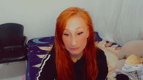 Snapshot of skarlett2072 chatting on October 25, 2:41 am Arlett online show from October 25, 2:41 am