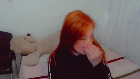 Snapshot of skarlett2072 chatting on October 25, 4:02 pm Arlett online show from October 25, 4:02 pm