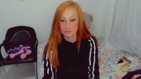 Snapshot of skarlett2072 chatting on November 12, 4:24 am Arlett online show from November 12, 4:24 am